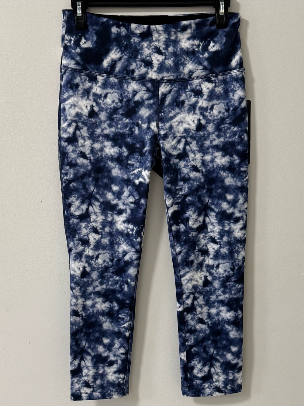 VOGO Athletica Women’s Indigo Blue Abstract Print Cropped Leggings Sz Small NWT